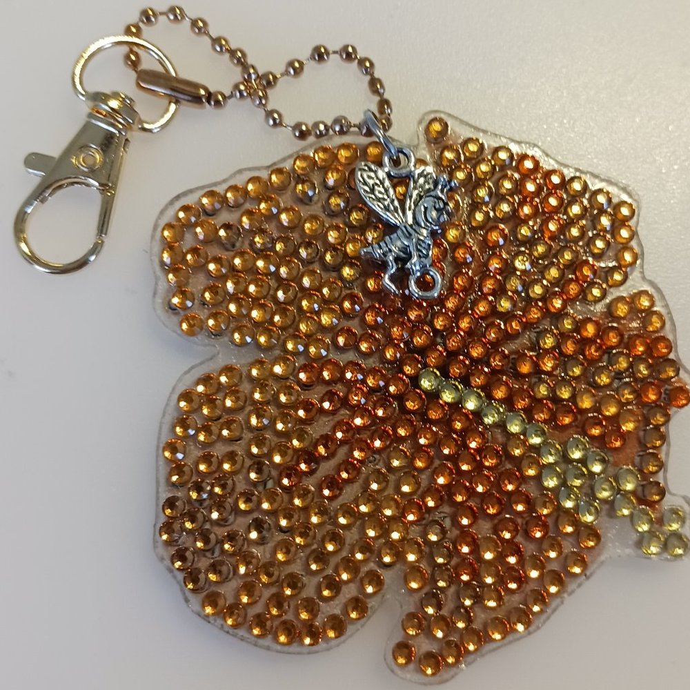 Flower keychain bee charm